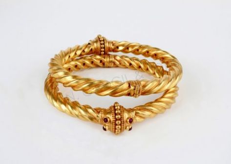 Goth Bangles Gold Design, Baby Jewelry Gold, Gold Kada, Gold Bangle Set, Gold Necklace Indian Bridal Jewelry, Antique Jewelry Indian, Goth Art, Bridal Bangles, Bangles Jewelry Designs