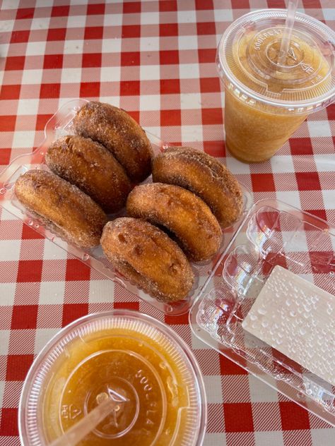 Apple Cider And Donuts, Cider Donuts Aesthetic, Apple Cider Donuts Aesthetic, Cider Mill Aesthetic, Apple Cider Aesthetic, Pumpkin Patch Aesthetic, Fall Donuts, Fall Aesthetic Pictures, Fall Szn