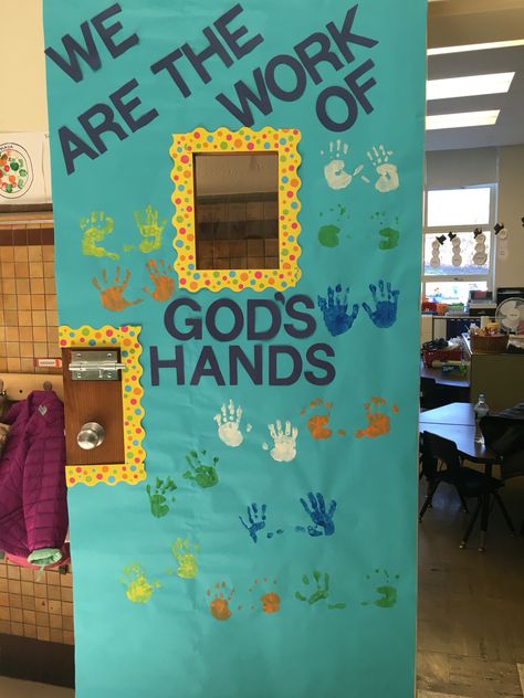 Catholic Schools Week Art, Bible Door Decorations Classroom, Catholic Kindergarten Classroom, Christian Classroom Decor Themes, Catholic School Classroom Decor, Christian School Door Decorations, Catholic Preschool Activities, Catholic Schools Week Door Ideas, Sunday School Door Decorations