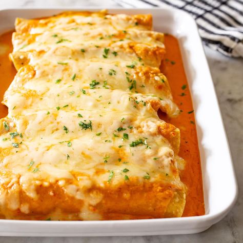 Enchiladas Suizas Rojas Chicken Mole Enchiladas, Enchiladas Mexicanas, Mole Enchiladas, How To Make Enchiladas, Make Chicken Broth, Farmer’s Cheese, Enchiladas Suizas, Chicken Mole, Chicken And Cheese