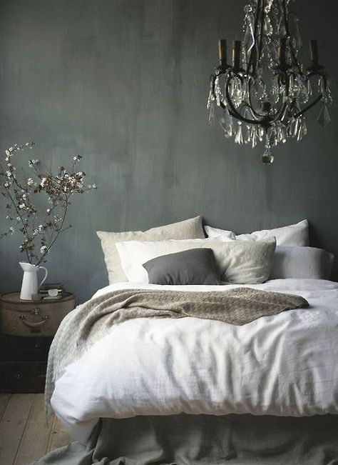 A chandelier in the bedroom is always a good idea. White Duvet, Dreamy Bedrooms, Spring Home Decor, Beautiful Bedrooms, Home Decor Trends, Design Case, Duvet Sets, Elle Decor, My New Room