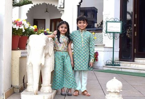 Brother Sister Dress Combination, Combination Outfit, Baby Lehenga, Wedding Kids Outfit, Mom And Baby Dresses, Kids Indian Wear, Kids Lehenga Choli, Kids Dress Boys, Mom Daughter Outfits