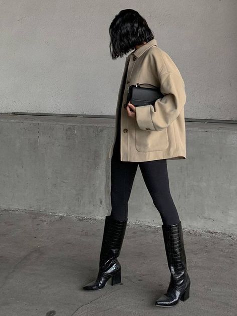 4 Legging Outfits for When You Refuse to Wear Jeans | Who What Wear UK Leggings Outfit Winter, Pu Leggings, Style Moodboard, Black Leggings Outfit, Boots And Leggings, Beige Trench Coat, 2020 Fashion Trends, Legging Outfits, Autumn Fashion Casual