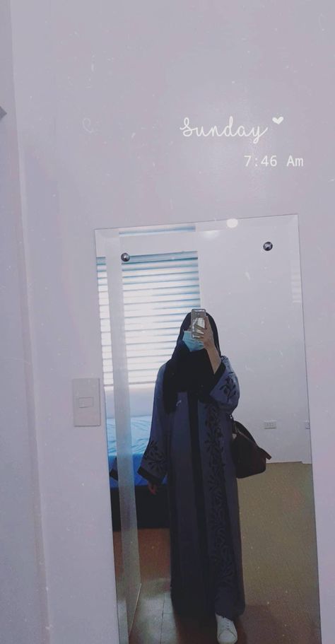 Out of all the outfits I have, abaya is the most comfy I must say! 💞 Abaya Poses, Photo Possess, Niqabi Girl, Sister Songs, Light Purple Wallpaper, Muslimah Photography, Hijab Dp, Inspirational Quotes Background