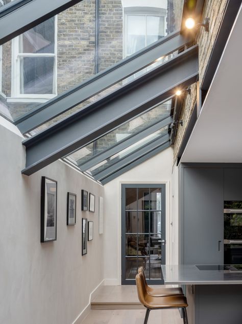 Terraced House Kitchen Ideas, Side House Extension Ideas, Small Side Return Extension, Side Return Extension Victorian, Extension Glass Roof, Kitchen Extension Glass Roof, Terraced House Kitchen, Side Extension Ideas, Terraced House Extension