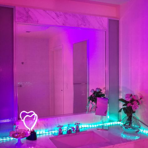 sleazeburger: “I’m coining the term “Techno Deco” to describe my style of interior design ” Vaporwave Room, Hippie House, Zimmer Diy, Neon Bedroom, Green Led Lights, Neon Room, Deco Rose, Decor Ikea, Smart Lights