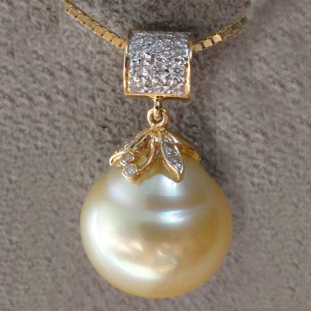 Pearl Pendant Set Gold, South Sea Pearl Pendant, Pearl Lockets Pendants, Pearl Pendant Designs Gold, Pearl Pendant Designs, Simple Pearl Pendant, Gold Pearl Jewelry, Black Beads Mangalsutra Design, Diamond Jewelry Set