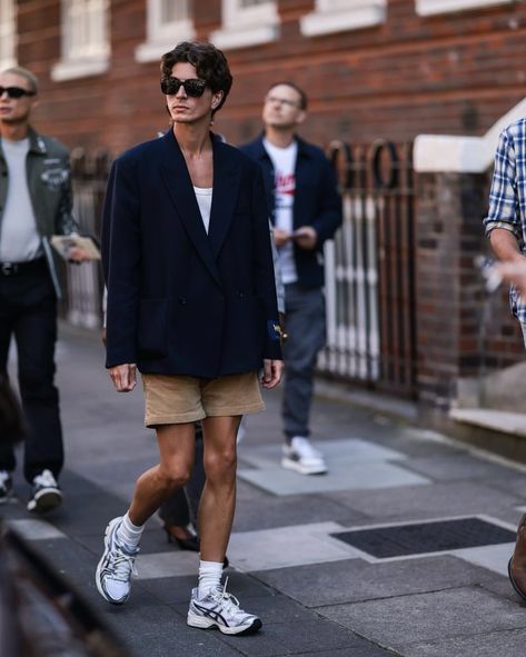 Oversized Blazer Outfit Street Style, Men Blazer Outfit, Suit Street Style, Oversized Outfit Men, Blazer Outfits Street Style, Blazer Men Outfit, Oversized Blazer Outfit, Mens Linen Outfits, Mens Street Style Summer