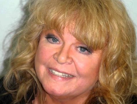 Sally Struthers Actresses Under 30, Sally Struthers, Archie Bunker, Mug Shot, Drunk Driving, All In The Family, Dark Brown Hair Color, Black And White Film, Martin Freeman