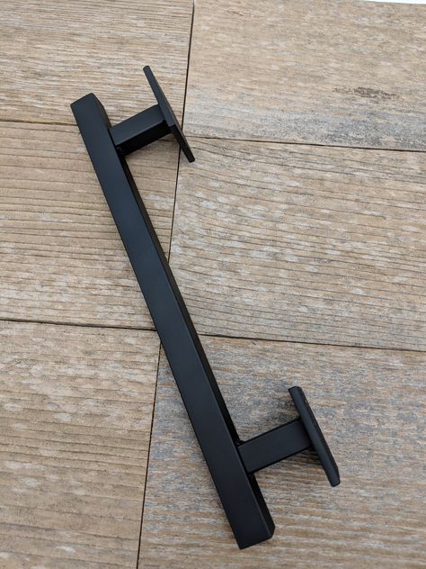 "Solid barn door handle From rustic to modern this handle fits a wide range of door styles. Built from heavy solid 3/4\" square bar this handle makes a powerfull statement yet keeps things sleek and simple. 1 handle included" Gate Handles Ideas, Door Handle Diy, Handle Pintu, Exterior Barn Door Hardware, She Shed Interior, Farmhouse Barn Door, Wooden Door Entrance, Barn Door Handle, Sliding Door Handle