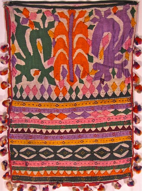 Balochi Embroidery, Kutch Embroidery, Indian Designs, Asian Textiles, Turkish Textiles, Ornament Drawing, Ajrakh Prints, Asian Bridal Dresses, Digital Borders Design