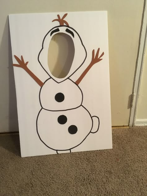 O Is For Olaf, Cardboard Cutouts Diy, Olaf Face, Cute Frozen, Christmas Party Backdrop, Anna Und Elsa, Toddler Pictures, Frozen Snow, Anna Birthday