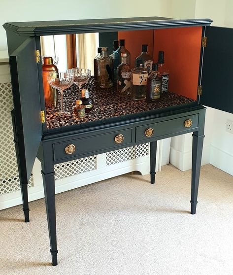 Black Bar Ideas, Glassware Cabinet, Retro Furniture Makeover, Diy Dresser Plans, Bar For Home, Home Bar Cabinet, Dining Room Updates, Furniture Remodeling, Credenza Bar