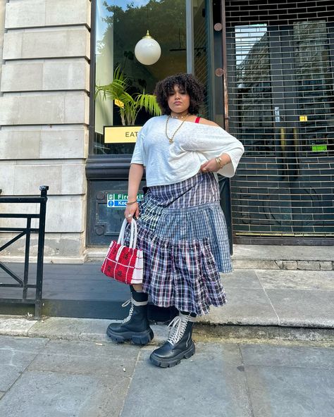 my skirt is made entirely out of boxers Jean Overall Dress Outfit, Fat Outfits, Overall Dress Outfit, Soft Belly, Jean Overall Dress, Jean Skirt Outfits, Outfits Curvy, Streetwear Inspo, Shopping Trolley