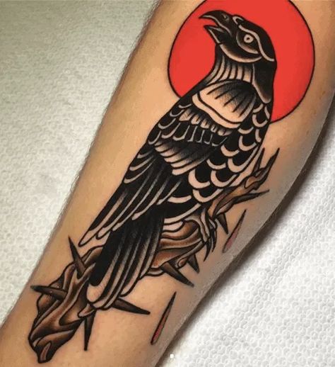 Raven Tattoo - 200+ Crow Tattoo Designs To Inspire You - Tattoo Stylist Traditional Tattoo Crow, Crow Tattoo Meaning, Old Crow Tattoo, Black Crow Tattoos, Rabe Tattoo, Crow Tattoo Design, Traditional Tattoo Inspiration, Crow Tattoo, Tattoo Prices