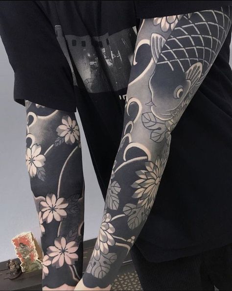 Live Tattoos, House Tattoos, Japanese Sleeve Tattoo, Traditional Japanese Tattoo Sleeve, Tattoo House, Tattoo Jesus, Japanese Leg Tattoo, Black Sleeve Tattoo, Tattoo Koi