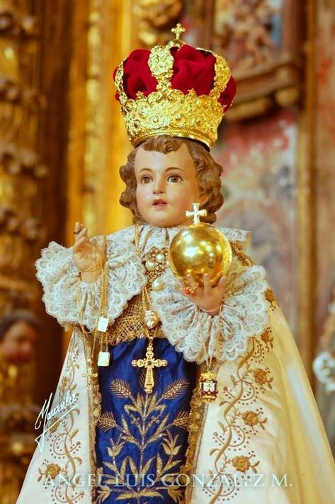 Infant of Prague Divine Infant Jesus, Mary Jesus Mother, Blessed Mother Statue, Jesus Mother, Mother Mary Images, Infant Of Prague, Infant Jesus, Religious Pictures, Jesus And Mary Pictures