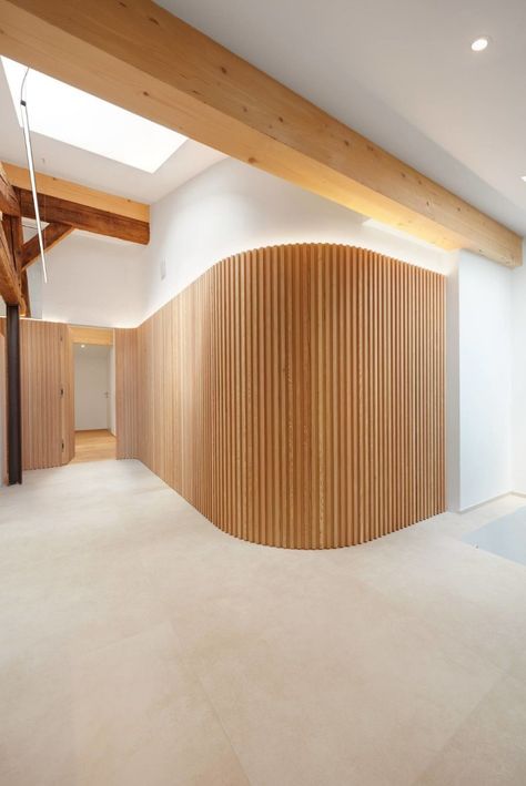 Town House J by Claudia Unterhauser Wooden Wall Paneling, Curved Wall, Modern Apartment Design, Deco Studio, 카페 인테리어 디자인, Curved Walls, 아파트 인테리어, Hus Inspiration, Town House