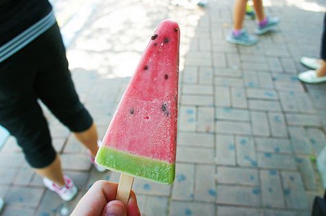 Frozen watermelon Popsicles😍 Watermelon Pops, Wasabi Peas, Watermelon Popsicles, Watermelon Ice Cream, Frozen Watermelon, Watermelon Ice, Summer Watermelon, Summer Treats, Frozen Treats