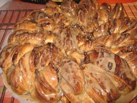 Coleen's Recipes: MAPLE TWISTS Maple Twists Recipe, Maple Twists, Best Cinnamon Roll Recipe, Mennonite Girls Can Cook, Mennonite Recipes, Sweet Roll Recipe, Breakfast Rolls, Baked Rolls, Amish Recipes