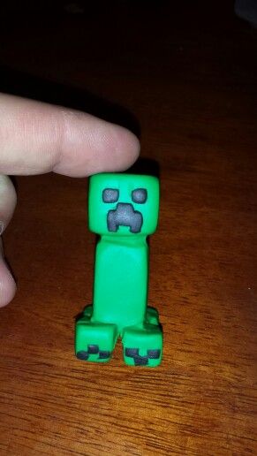 Clay Crafts Minecraft, Minecraft Sanctuary, Clay Minecraft, Creeper Minecraft, Minecraft Steve, Banana Art, Clay Ideas, Clay Sculpture, Anime Character Drawing