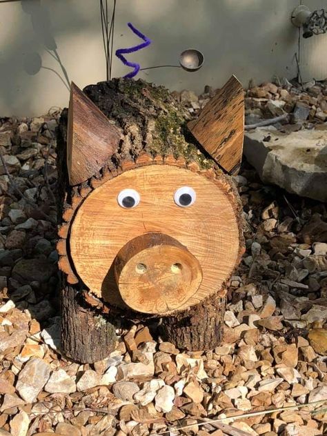 Wood Crafts From Tree Logs, Log Animals, Pig Decorations, Wood Log Crafts, Wood Yard Art, Pig Crafts, Wood Craft Projects, Wood Slice Crafts, Wood Animal