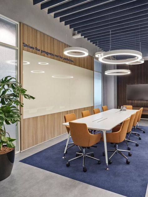 Meeting Room Design Office, Conference Room Design, Meeting Room Design, Team Collaboration, Office Design Inspiration, Office Interior Design Modern, Modern Office Interiors, Office Meeting Room, Corporate Office Design