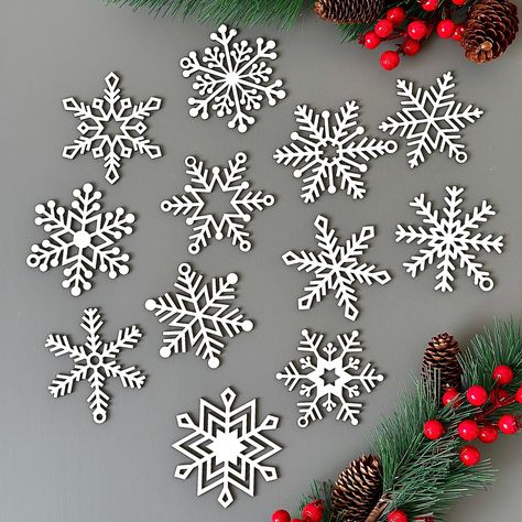 Laser Cut Snowflake, Gift Boxes Christmas, Christmas Trinkets, Jute Hanging, Snow Crystal, Wooden Snowflakes, Crystal Christmas, Snowflake Decorations, Christmas Ornaments Gifts