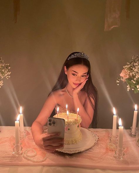 17 Doğum Günü, Cute Birthday Pictures, Birthday Dinner Party, Cute Birthday Ideas, Pink Birthday Party, 사진 촬영 포즈, 18th Birthday Party, Birthday Planning, 14th Birthday