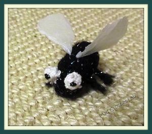 Crochet Fly, Bug Crochet, Rainforest Crafts, House Fly, Finger Puppet Patterns, Crochet Garden, Insect Crafts, Puppet Patterns, Monster High Party