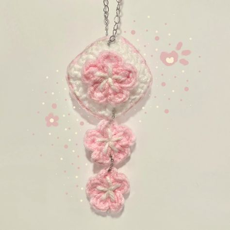 *.+ ꒰ cherry blossom keychain ꒱ +.* sorry for going missing for so long, its exam season >.< im probably going to be gone a lot, but ill def be back after my finals!! i actually made this keychain quite a while ago, and just got around to posting it! i struggled so much with the chain (i took apart a necklace with my fingernails 😭) but i managed to get it to look decent!! i love how it came out hehehe free pattern: DDHandmade on xhs #crochet #keychain #cherryblossom #pink Cherry Blossom Crochet Pattern Free, Crochet Patterns For Keychains, Pink Crochet Keychain, Pink Crochet Ideas, Cute Keychain Crochet, Crochet Cherry Blossom, Cherry Crochet, Keychain Crochet Pattern, Crochet Cherry