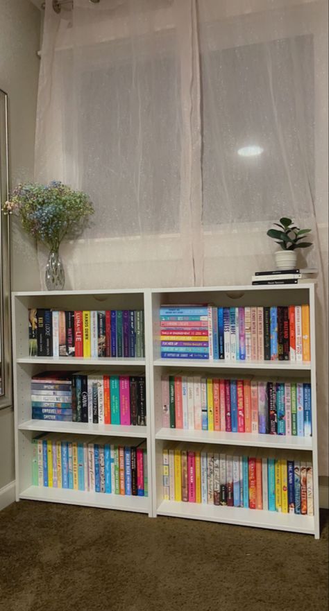 Bookshelf In Bedroom Ideas Small Spaces, Book Bedroom Ideas, Cute Bookshelf Ideas, Room Bookshelf Ideas, Bookish Bedroom, Little Bookshelf, Cute Bookshelf, Book Bedroom, Bookshelf Inspo