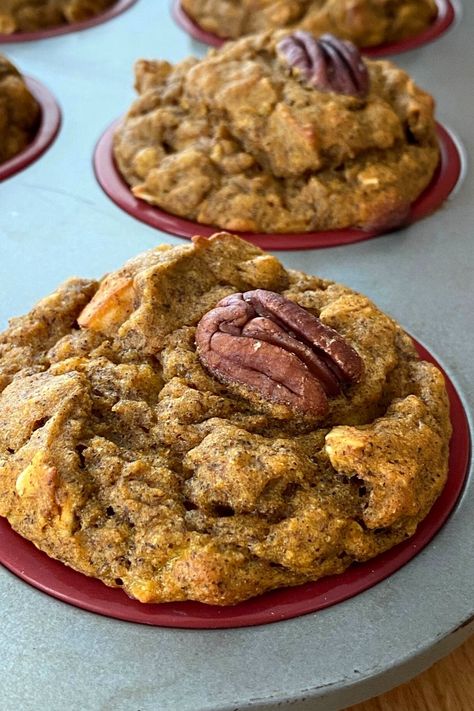 Low Calorie Pumpkin Muffins - My Favorite F Word Low Cal Pumpkin Muffins, Low Calorie Pumpkin Muffins, Low Calorie Pumpkin Recipes, Low Calorie Cupcakes, Pumpkin Oat Muffins, Low Calorie Muffins, Low Calorie Pumpkin, Veggie Muffins, Pumpkin Oats