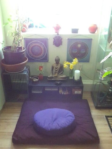 Meditation space idea---plants, small shelf, cushion, close to natural lighting if possible                                                                                                                                                     Más Tiny Meditation Space, Meditation Corner Diy Small Spaces, Buddhist Bedroom, Mediation Room Ideas, Dark Meditation Room, Buddhist Meditation Room, Yoga Altar Meditation Corner, Meditation Spot Bedroom, Meditation Table Altars