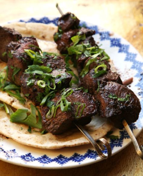 Pork Kebabs with Cucumber-Mint Yogurt Sauce Meze Recipes, Mint Yogurt Sauce, Pork Kebabs, Cucumber Sauce, Beef Kebabs, Mint Yogurt, Doner Kebab, Skewer Recipes, African Recipes