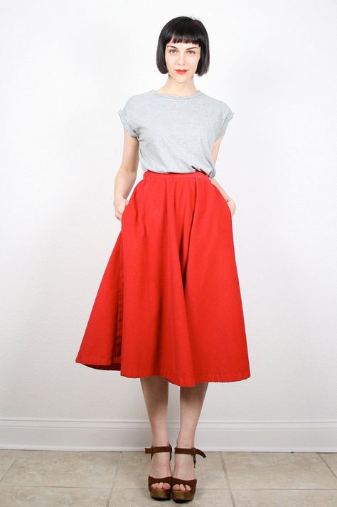 Midi Outfits, 50s Skirt, Vintage Midi Skirt, Skirt Tutorial, Red Midi, Womens Fashion Casual Winter, Trendy Skirts, Womens Fashion Casual Spring, Red Skirt