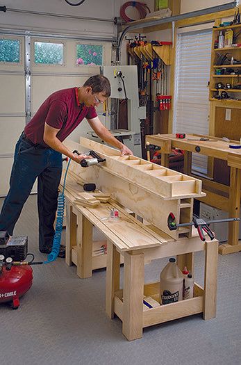 Garage Desk Work Benches, Workbench Add Ons, Diy Shop Ideas, Wood Work Bench Ideas, Garage Woodshop Ideas, Work Shop Ideas, Wood Shop Layout, Modular Workbench, Garage Art Studio