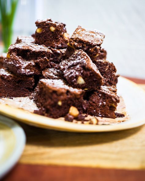 Chocolate river mint fudge brownie | Macadamia brownie recipes | SBS Food Indigenous Cooking, Chocolate River, Mint Fudge, Bush Tucker, Mint Brownies, Sugar Free Treats, Sbs Food, Fudge Brownie, Slices Recipes