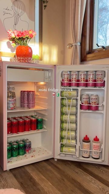 Dorm Room Snacks, Mini Fridge In Bedroom, Pink Mini Fridge, Hangout Room Ideas, Retro Mini Fridge, Uni Bedroom, Dorm Fridge, College Dorm Room Inspiration, Drink Fridge