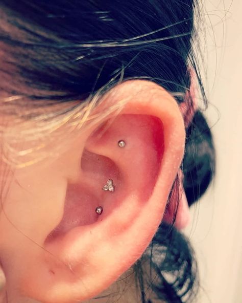 Keeping It Simple Simple Piercings, Piercing Combinations, Ear Piercing Combinations, Curated Ears, Snake Bite Piercing, Snake Bite, Snake Bites, Keeping It Simple, Lobe Piercing