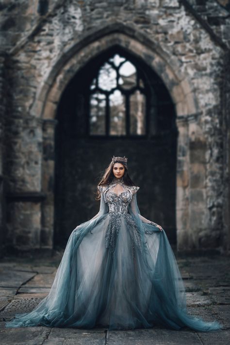 Fantasy Dress Princesses, Gaun Abad Pertengahan, Fantasy Dresses, 다크 판타지, Queen Dress, Medieval Dress, Fantasy Gowns, Fairytale Dress, Fantasy Dress