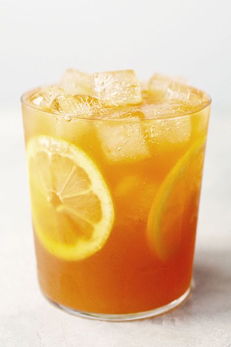 Honey Lemon Iced Tea, Iced Tea Aesthetic, Lemon Iced Tea Recipe, Summer Tea Recipes, Flavored Iced Tea Recipes, Black Tea Recipe, Ice Lemon Tea, Lemon Iced Tea, Iced Tea Recipes Homemade