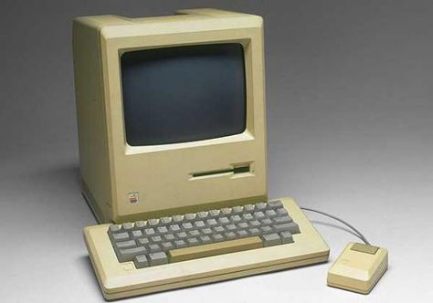 This is the first Mac ever created. It was a huge technological advance in the 1980's. Apple Computer Laptop, Alter Computer, Apple Mac Computer, Macintosh Computer, Apple Computers, Old Computer, Apple Macintosh, Mac Computer, Apple Computer