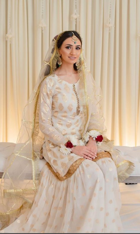 White Gharara Pakistani Nikkah, Nikah Gharara, Nikkah Look, White Gharara, Bride Essentials, Nikkah Bride, Nikah Outfit, Dress Pakistani, Nikah Dress