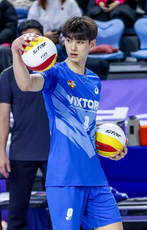 Volleyball Photography, Volleyball Wallpaper, Volleyball Uniforms, Mens Volleyball, Play Volleyball, Volleyball Player, Volleyball Outfits, Volleyball Team, Volleyball Players