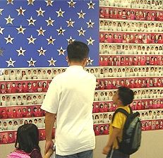 Picture Flag - Veterans Day Activities - Weekend Links - Look for more ideas at: www.HowToHomeschoolMyChild.com Patriotic Classroom, Hallway Displays, School Auction, Leader In Me, Fun Pictures, Bulletin Board Ideas, Classroom Bulletin Boards, School Bulletin Boards, Student Council