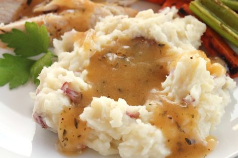 Low-FODMAP Turkey Gravy Turkey Gravey, Thanksgiving Mashed Potatoes, Garlic Parmesan Mashed Potatoes, Turkey Gravy From Drippings, Mashed Red Potatoes, Turkey Dressing, Gluten Free Turkey, Turkey Gravy Recipe, Low Fodmap Diet Recipes