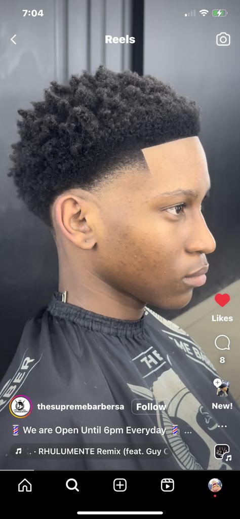 Taper Homme Noir, Mid Taper Fade Haircut Black, Low Taper Black Men, Mid Taper Fade Haircut Black Men, Temp Fade Black Men, Afro Hair Cut, Afro Taper, Black Fade Haircut, Taper Fade Afro