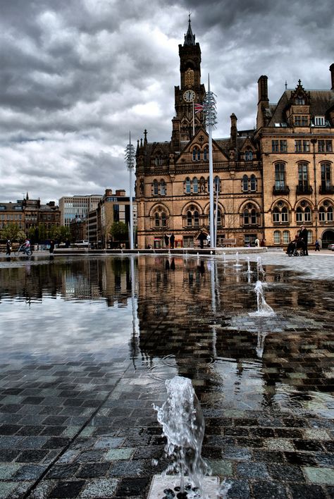 Bradford England, Colour Fields, Bradford City, Uk City, Northern England, City Park, England And Scotland, West Yorkshire, Water Feature