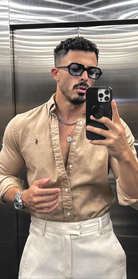 Khaleel Aqrabawi, Men Casual Styles, Mens Clothing Styles Streetwear, Meeting Celebrities, 35 Year Old Man, Dapper Outfit, Stylish Shirts Men, Mens Smart Casual Outfits, Gentleman Aesthetic